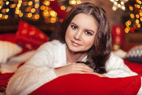 Все подробности вы найдёте в моей группе по макияжу и причёскам пожалуйста! 02