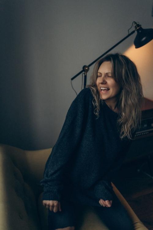 Вы можете прийти ко мне на съемку, любой … не накрашенной или с классным макияжем и прической, это совсем не важно, главное ваше ощущение себя. 04