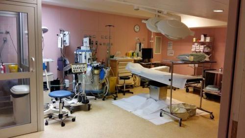 Хочу рассказать вам про роддом в городе Париже, в котором рожают французские звезды. 01