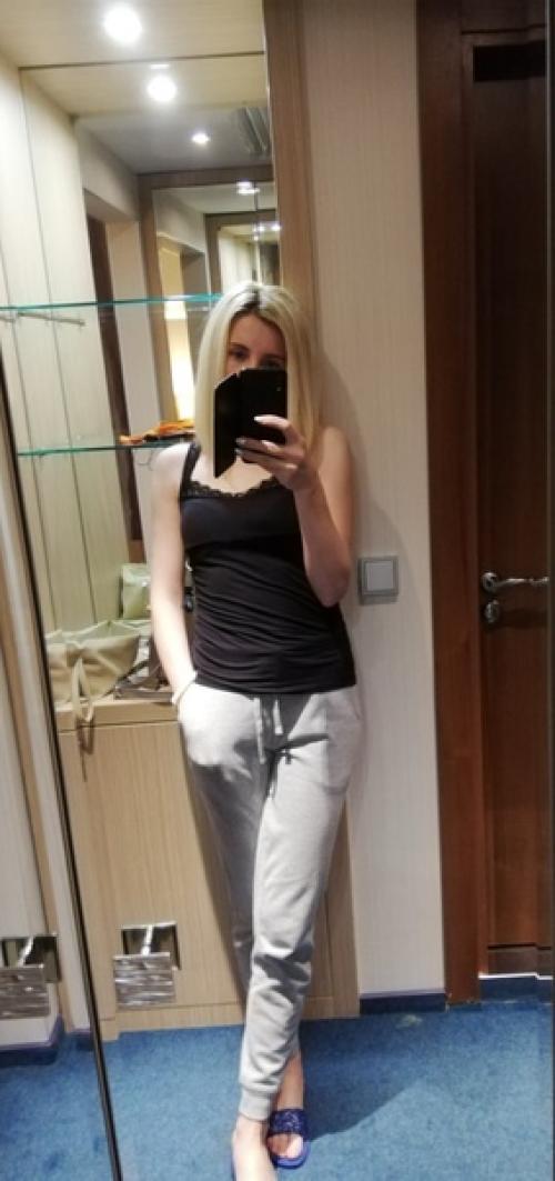 Янастоящая. У меня нет потрясающей фигуры или плоского живота. 02