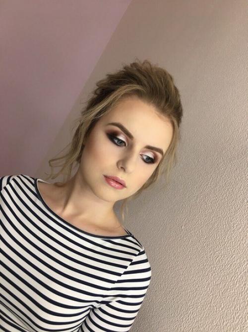 Дорогие девушки?  Я стилистом по прическам и визажистом являюсь. 04