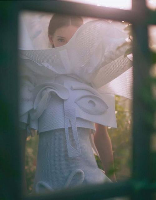 In Wonderland: Лорен де грааф в фотосессии Александры Софи для Vogue China April 2016. 05