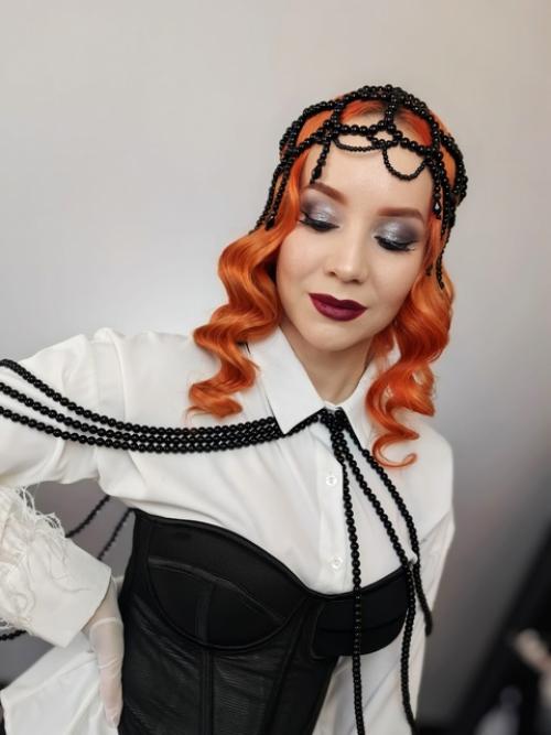 Обожаю, когда ко мне приходит Саша и просит нюдовый макияж и спокойную причёску. 03