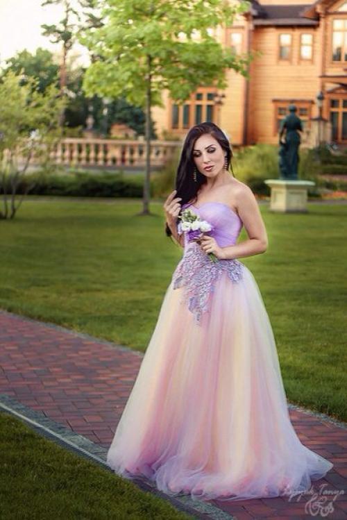 Мы предлагаем профессиональную фотосессию шикарных платьях? 01 Мы предлагаем профессиональную фотосессию шикарных платьях? 01