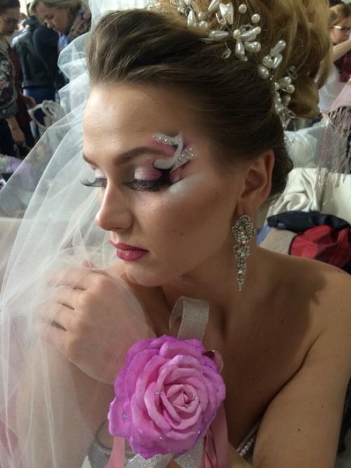 5 место на ХVlll чемпионате СПб по парикмахерскому искусству, декоративной косметике и маникюру в номинации макияж новобрачной. 01