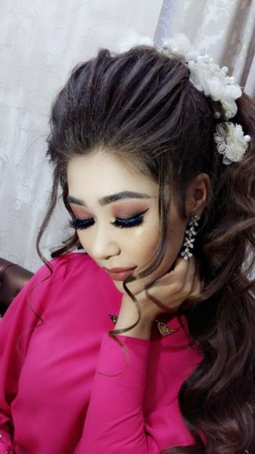 Уважаемые девушки!  Свадебные, вечерние прически и макияж с выездом на дом в любое удобное для вас время. 03