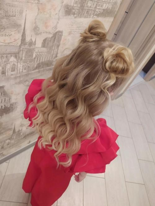 Мамочки если у ваших юных принцесс скоро состоится первый выпускной бал, то пора подумать не только о наряде но и о красивой причёске. 09