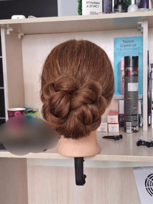 Работа студента, и это всего лишь начало практики, именно эти прически вообще первый раз сделала. 01