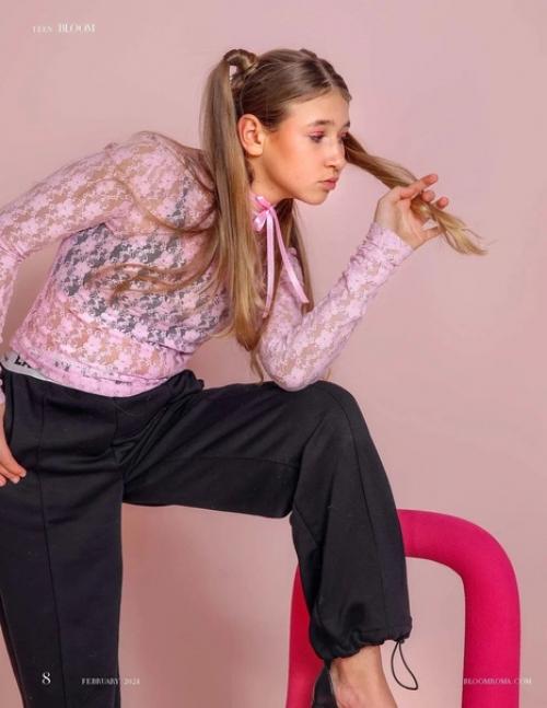 Мы поздравляем Аню с публикацией в итальянском журнале Bloom (съемка проходила в рамках урока). 01