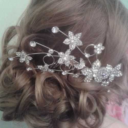 Какая юная леди не хочет быть королевой на выпускном балу? 08