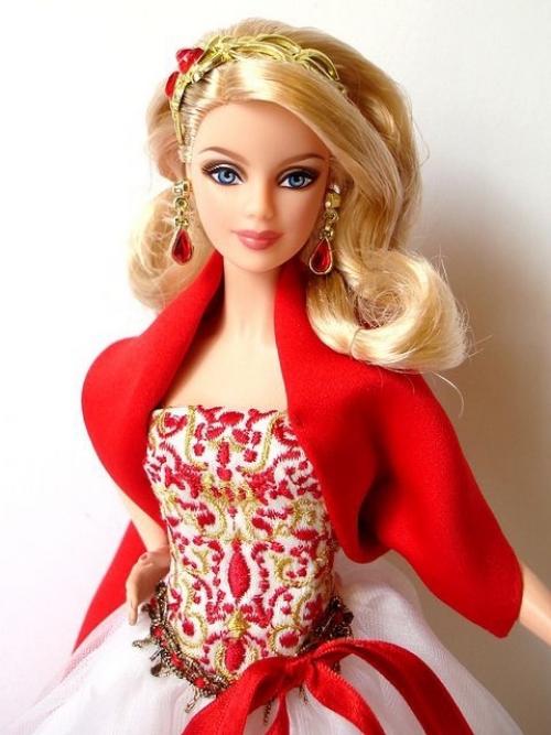 Holiday Barbie 2010. 04