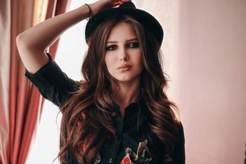 В том случае, если вы давно хотели устроить себе фотосессию, но по каким то причинам до сих пор не собрались с мыслями, то вам сюда? 09