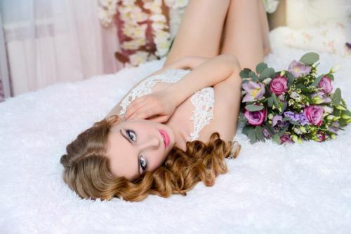 Дорогие невесты!  Мы приглашаем вас начать свой сказочный и самый важный день в фотостудии Черника! 05