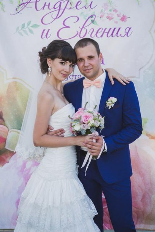 Всем привет!  Я профессиональный стилист со стажем работы более 5 лет! 01