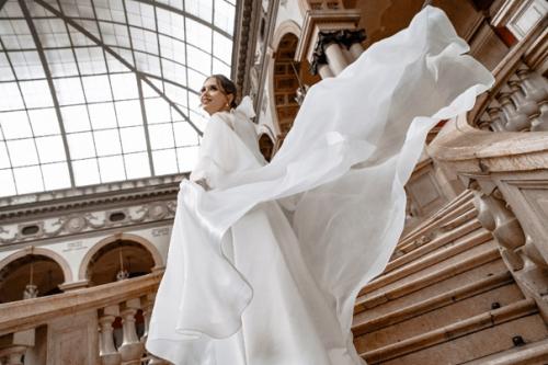 Идеальный образ состоит из гармонично объединенных элементов: платья, прически, макияжа, маникюра, аксессуаров. 03