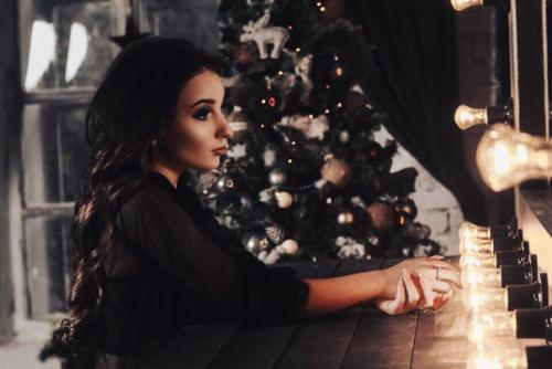 В том случае, если вы давно хотели устроить себе фотосессию, но по каким то причинам до сих пор не собрались с мыслями, то вам сюда? 05