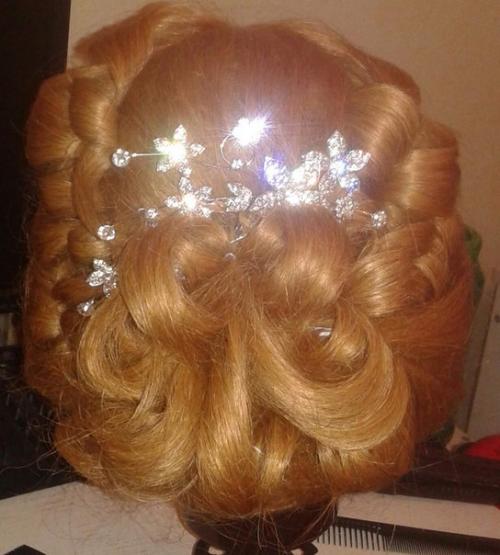 Какая юная леди не хочет быть королевой на выпускном балу? 01