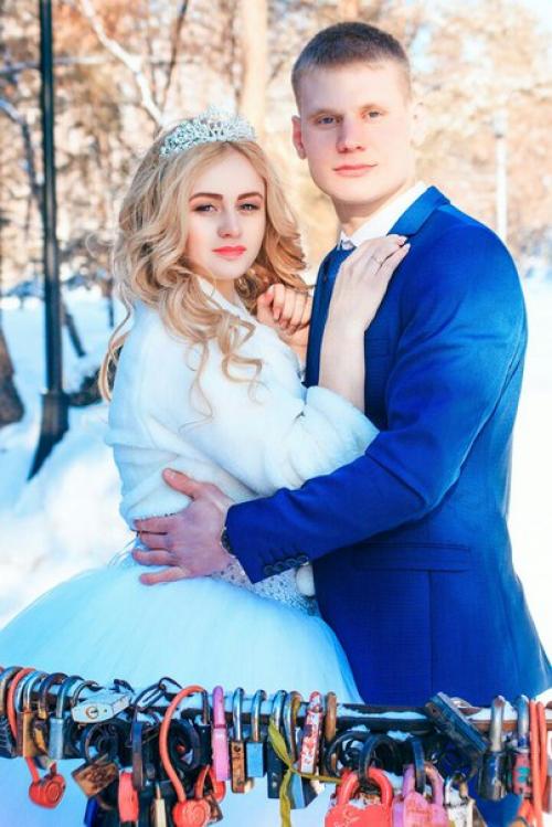 Нужны модели на образ макияж плюс локоны либо причёска 1000 р. профессиональная косметика. 06