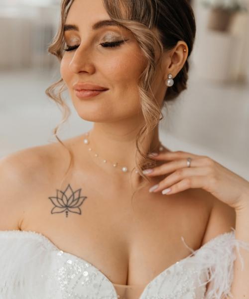 Фотосессия невесты - это важная часть свадебной фотосессии, которая позволяет запечатлеть ее красоту и индивидуальность. 04