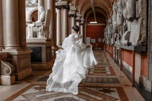 Идеальный образ состоит из гармонично объединенных элементов: платья, прически, макияжа, маникюра, аксессуаров. 04