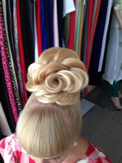 Милые девушки!  Нужны модели с длинными волосами на прически на завтра 4 апреля в 10. 03