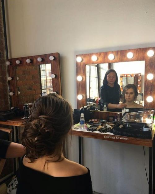 1. Москва. 2. визажист. 01