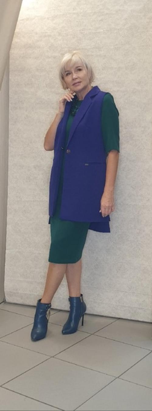 Платье футляр со времени своего появления стало классикой и уже на протяжении многих десятилетий остается важным элементом женского гардероба. 06