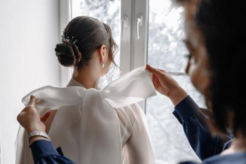 Идеальный образ состоит из гармонично объединенных элементов: платья, прически, макияжа, маникюра, аксессуаров. 01