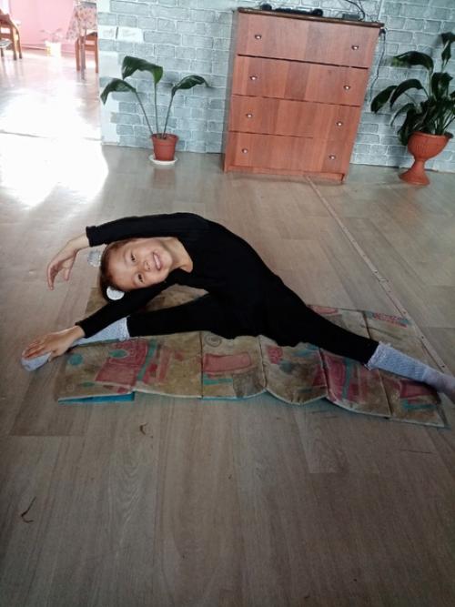 Очаровательную девушку на фото зовут гульниса. 04