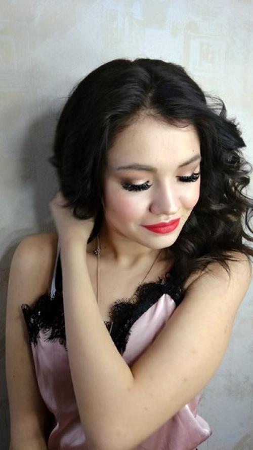 Дорогие девушки, приглашаю вас к себе в студию на макияж и обучение! 01