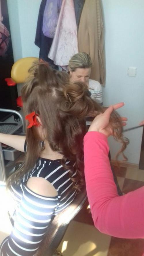 Курсы продолжаются парикмахерского мастерства в благотворительном фонде Покров. 01