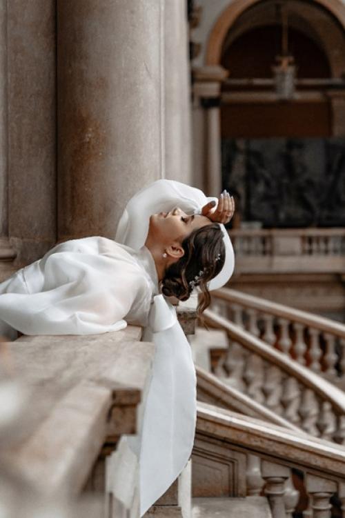 Идеальный образ состоит из гармонично объединенных элементов: платья, прически, макияжа, маникюра, аксессуаров. 05