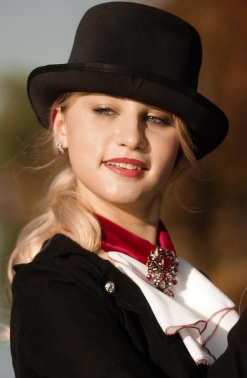 Профессиональная фотосессия - это не просто Попозировать и Получить Фото, это будто сеанс у психолога, только лучше, ведь вы получаете: 01