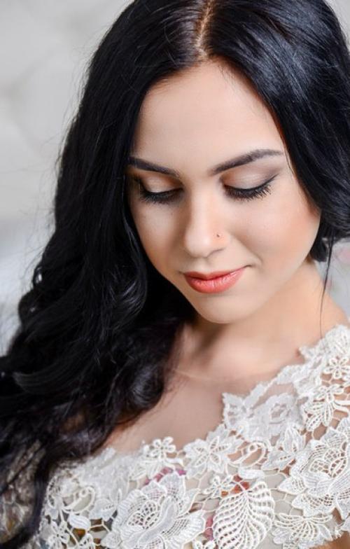 Дорогие невесты!  Мы приглашаем вас начать свой сказочный и самый важный день в фотостудии Черника! 04