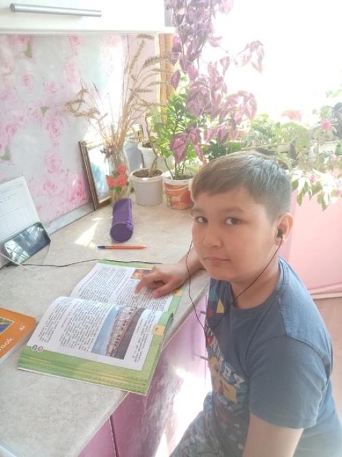 Очаровательную девушку на фото зовут гульниса. 03