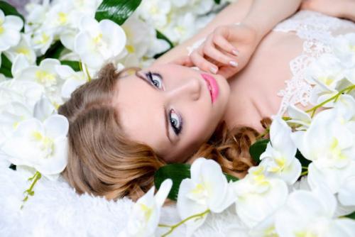 Дорогие невесты!  Мы приглашаем вас начать свой сказочный и самый важный день в фотостудии Черника! 09