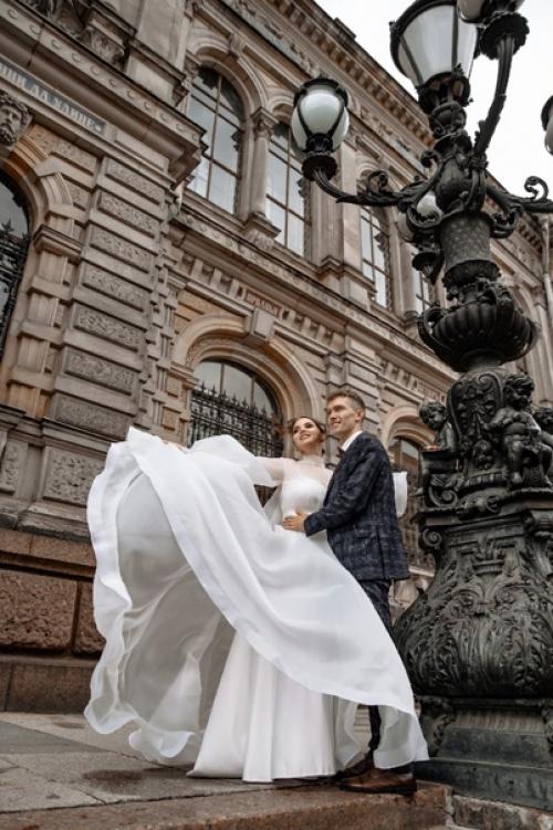 Идеальный образ состоит из гармонично объединенных элементов: платья, прически, макияжа, маникюра, аксессуаров. 07