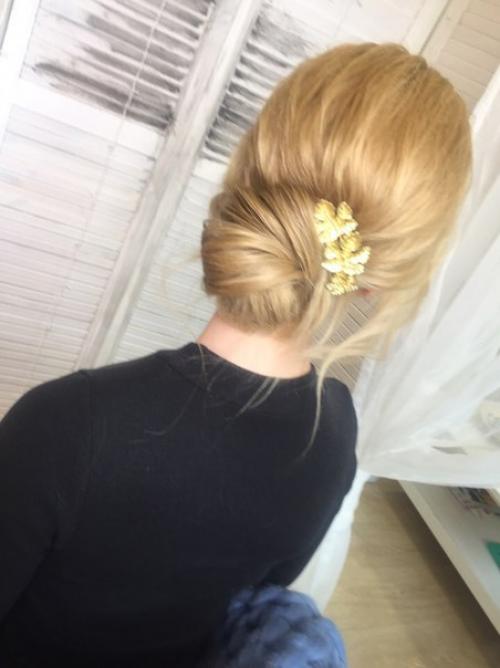 Причёска Узелок макияж винный. 02