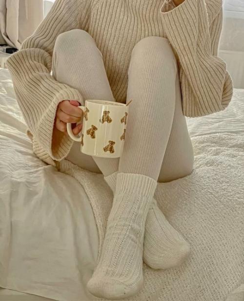 Vanilla Girl - эстетика утончённого минимализма, возникшая в начале 2020-х как развитие трендов Clean Girl и Soft Girl. 07