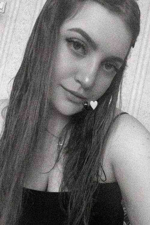 У меня нет идеальной фигуры и плоского живота. 
