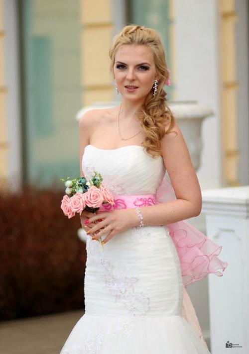 Дорогие невесты и выпускницы, рада предложить вам свои услуги стилиста (визаж и прическа) с выездом к вам! 05