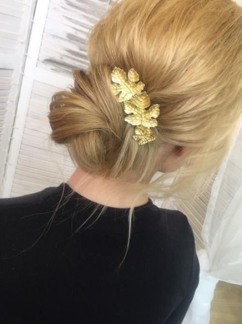 Причёска Узелок макияж винный. 03