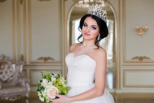 Дорогие девушки на 28, 29 апреля есть свободные местечки на причёску и макияж, поэтому сделаю скидку? 07