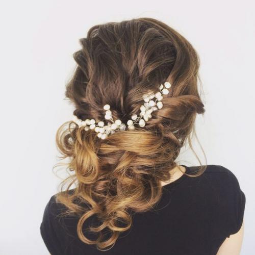 Не правда ли, дорогие выпускницы, что подбор образа для выпускного вечера вас волнует не меньше, чем подготовка к ответственному экзамену? 03