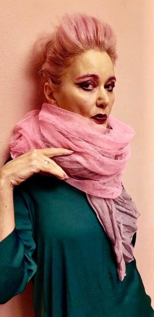 Всегда для проекта продумывается образ, где часто макияж и прическа играют одну из ведущих ролей. 05