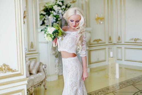 Дорогие девушки на 28, 29 апреля есть свободные местечки на причёску и макияж, поэтому сделаю скидку? 06