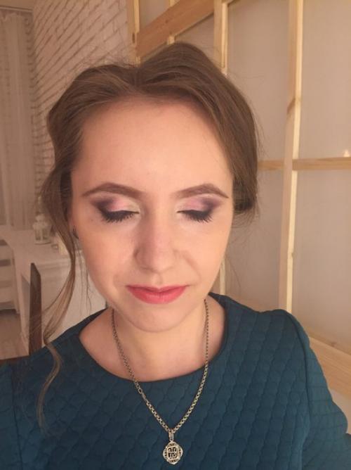 Милые девушки?  Скоро замечательные дни - последний звонок и выпускной. 09