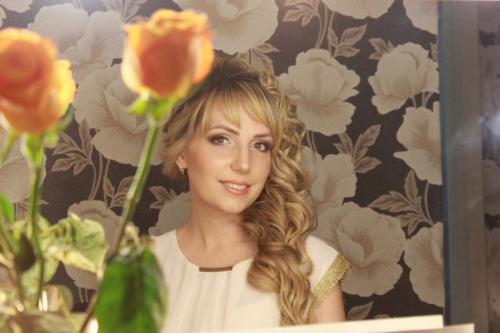 Девушки красавицы?  Для вас услуги профессионального визажиста, парикмахера, мастера по наращиванию ресничек? 07