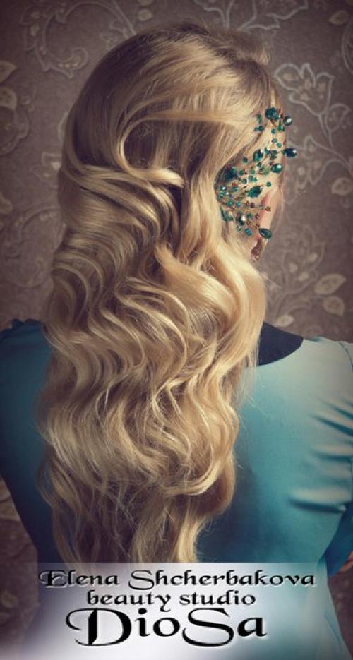 Девушки?  Модели на летящие и воздушные свадебные прически нужны. 01