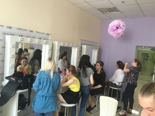 3 дня команда стилистов THE ONE Make up студии трудилась над созданием вечерних образов для очаровательных выпускниц. 01